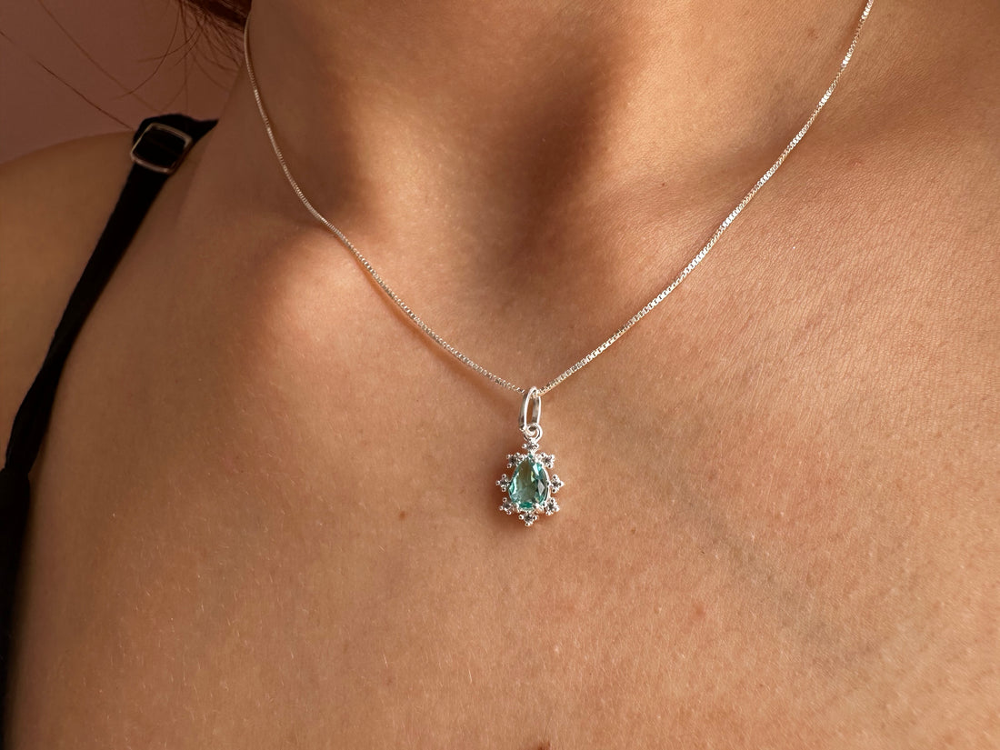Coleção  Aura • Pedra Oval Azul turquesa Cravejada