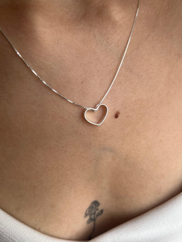 CORRENTE VEZENIANA COM PINGENTE DE CORAÇÃO EM PRATA 925